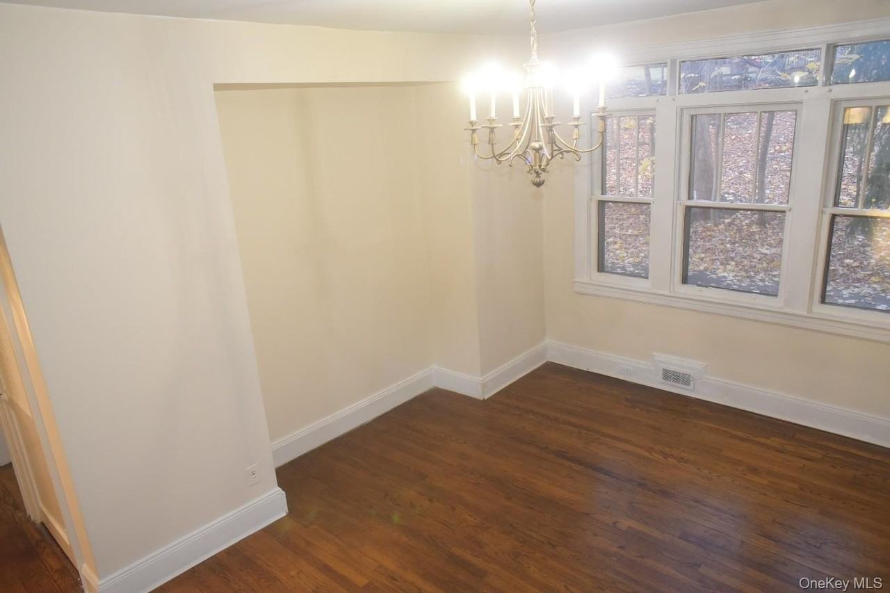 201 Old Mountain Rd N - Photo 3 of 10