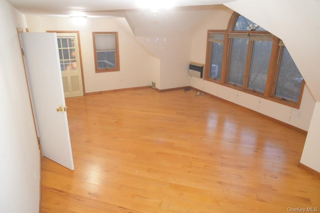 201 Old Mountain Rd N - Photo 6 of 10