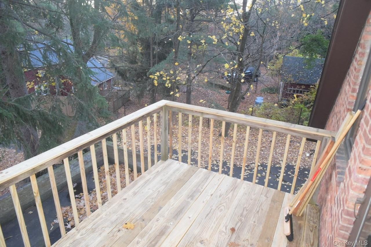 201 Old Mountain Rd N - Photo 7 of 10