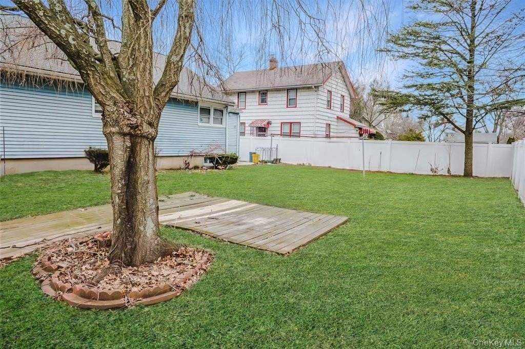 241 Woodbury Rd - Photo 3 of 13