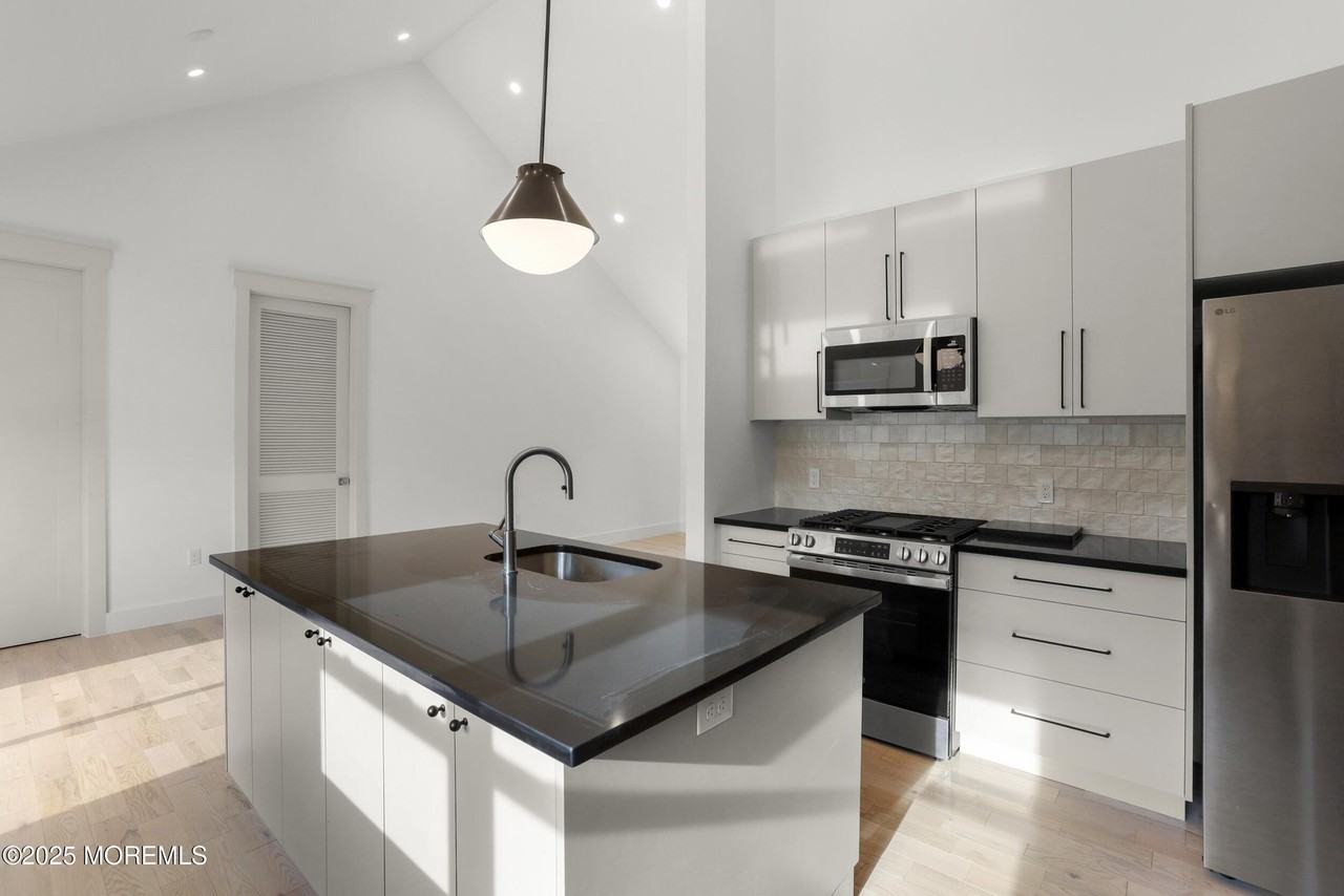 1405 Ridge Ave - Photo 5 of 29