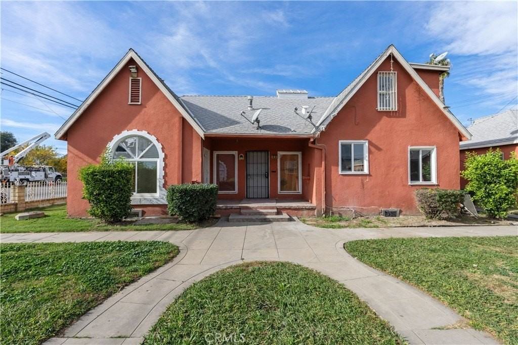 272 W 9th St - Photo 2 of 20