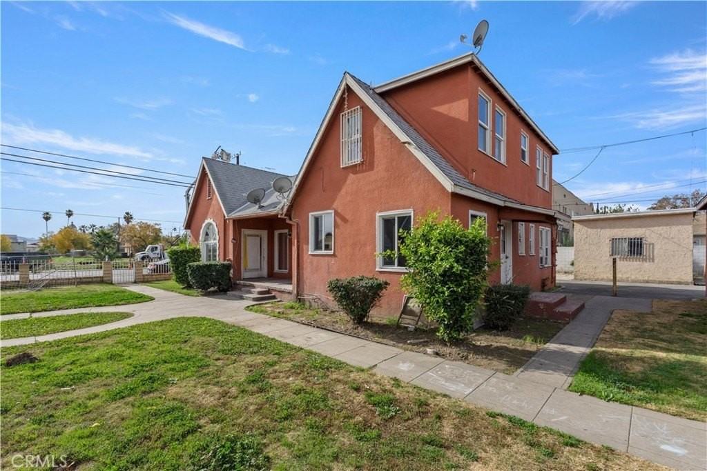 272 W 9th St - Photo 3 of 20