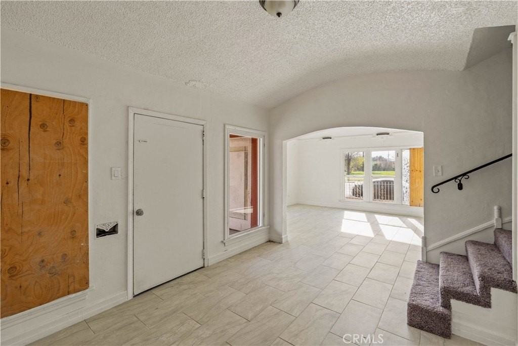 272 W 9th St - Photo 4 of 20