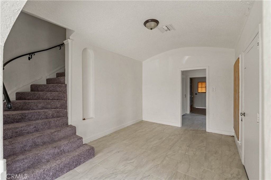 272 W 9th St - Photo 5 of 20