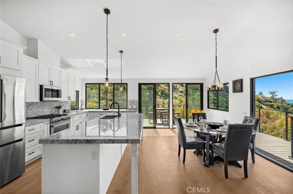 990 Meadowlark Dr - Photo 4 of 32