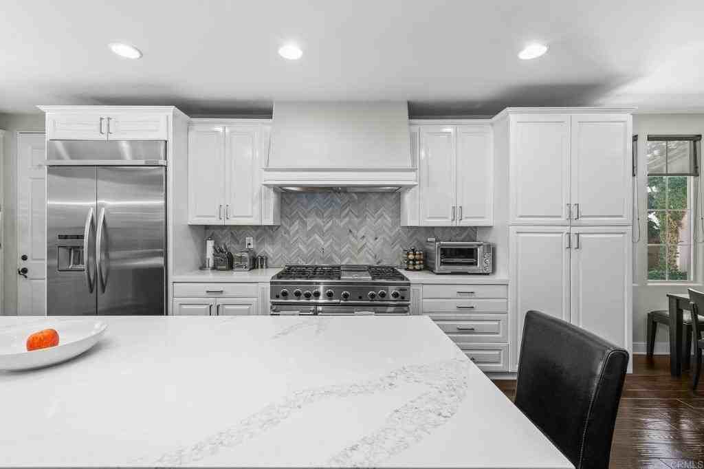 14586 Luna Media - Photo 7 of 32