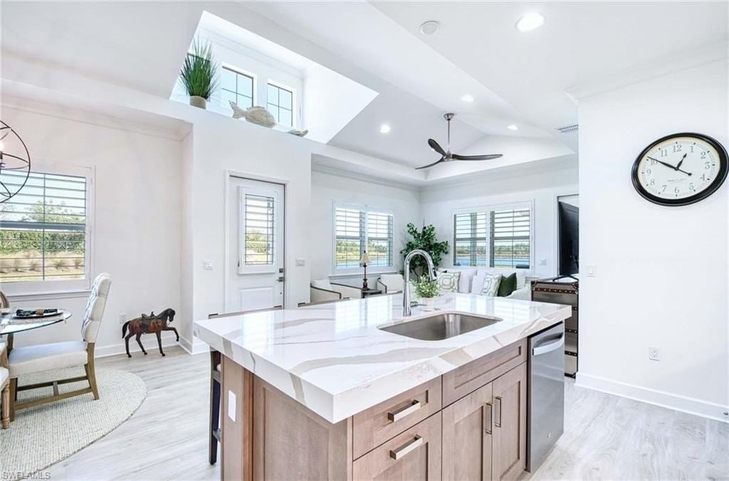 6984 Saona Ct - Photo 4 of 47