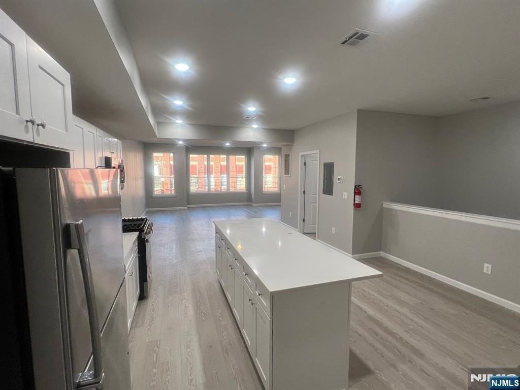 90 Montgomery St ## 2 - Photo 5 of 9