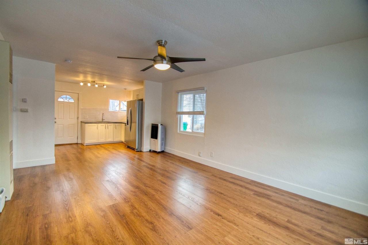 550 W 10th St - Photo 2 of 12