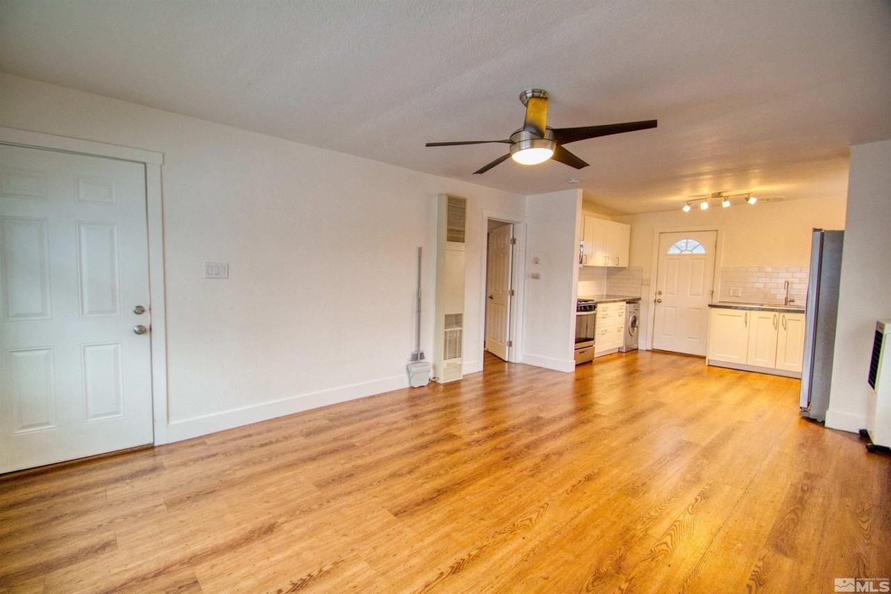 550 W 10th St - Photo 5 of 12