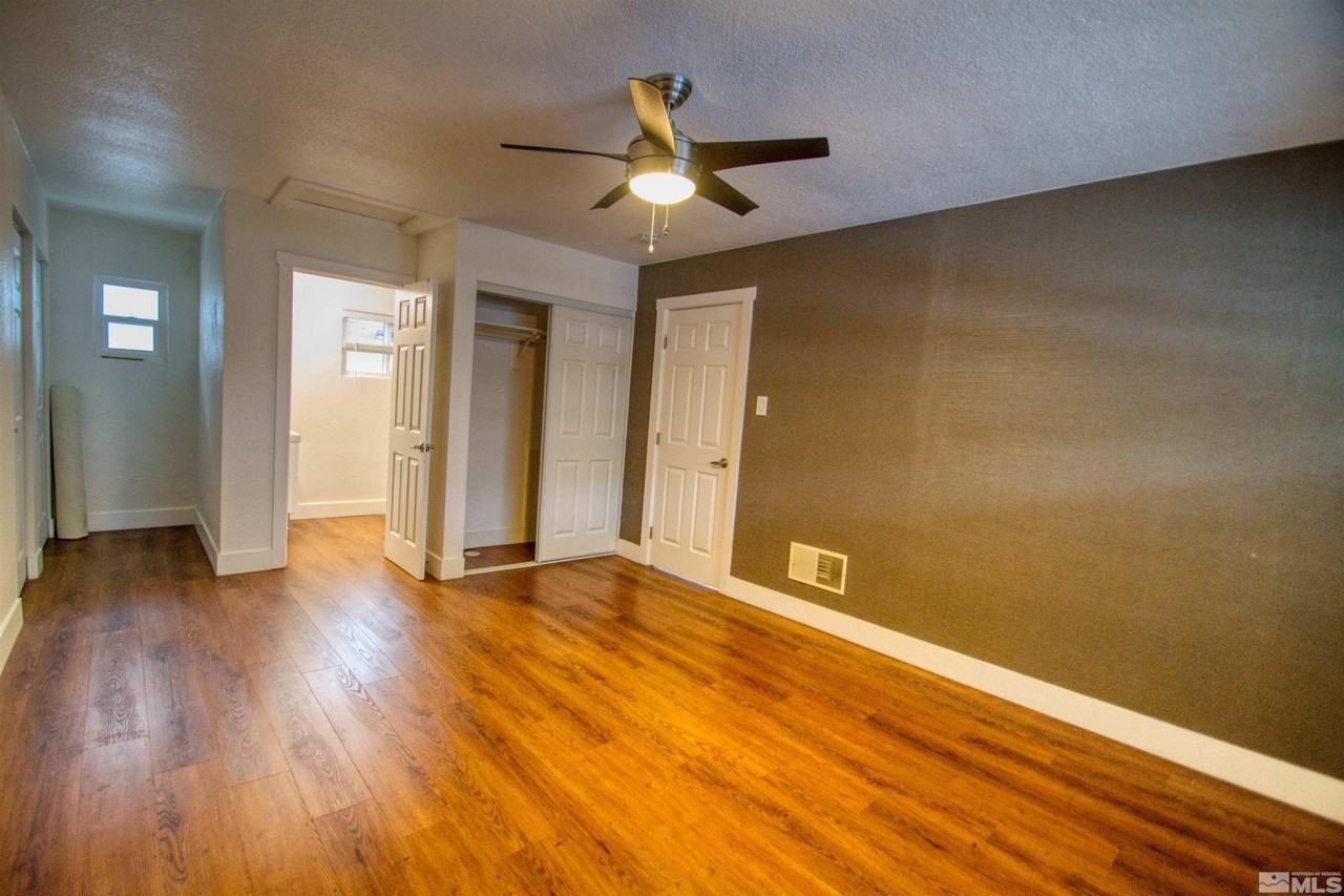 550 W 10th St - Photo 7 of 12