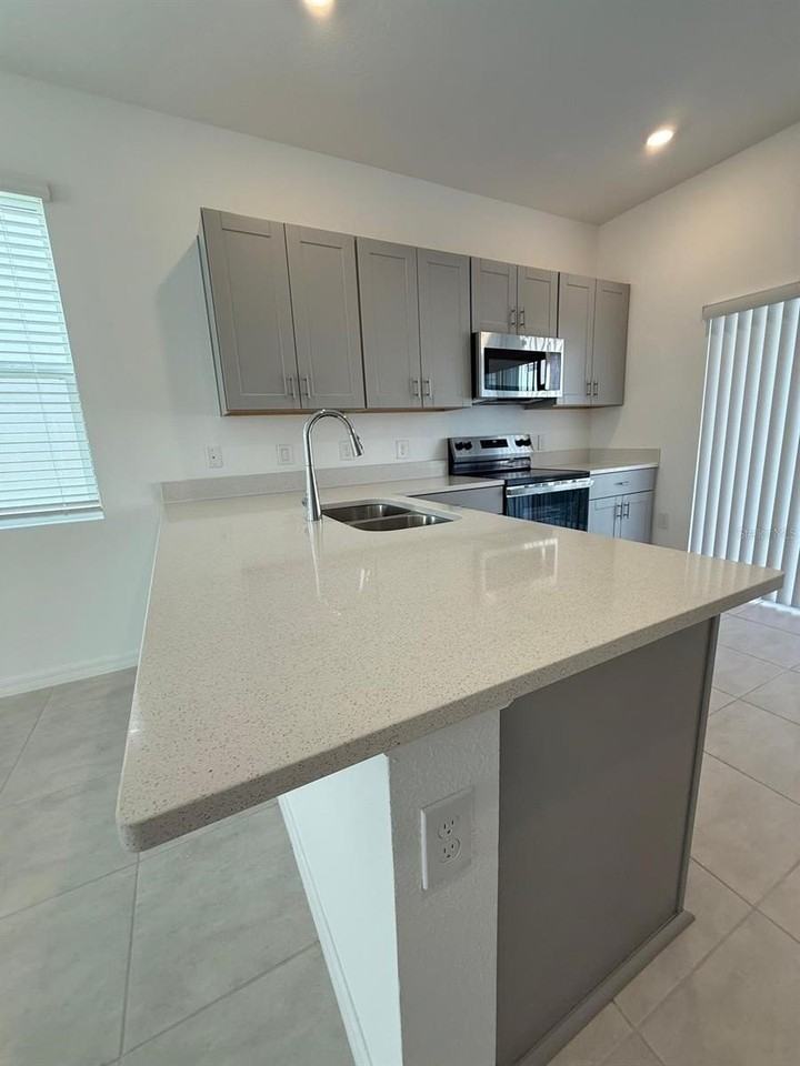 2976 Skyline Loop - Photo 6 of 36