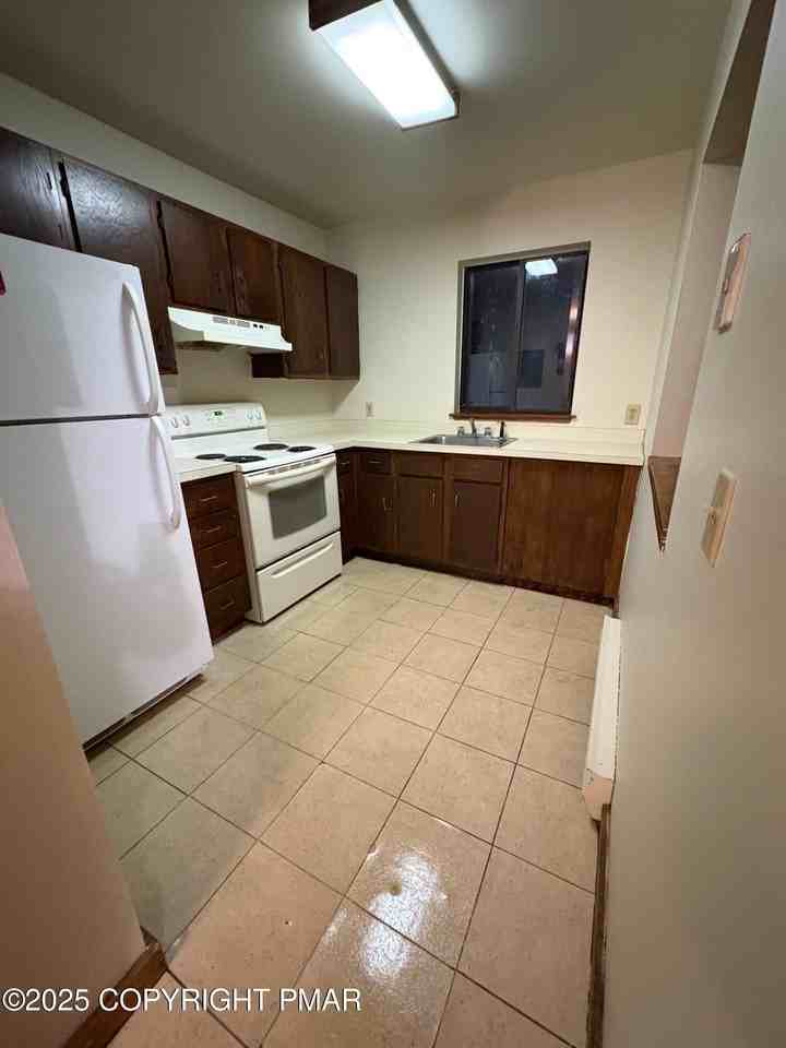 415 King St Apt 7 #7 - Photo 3 of 6