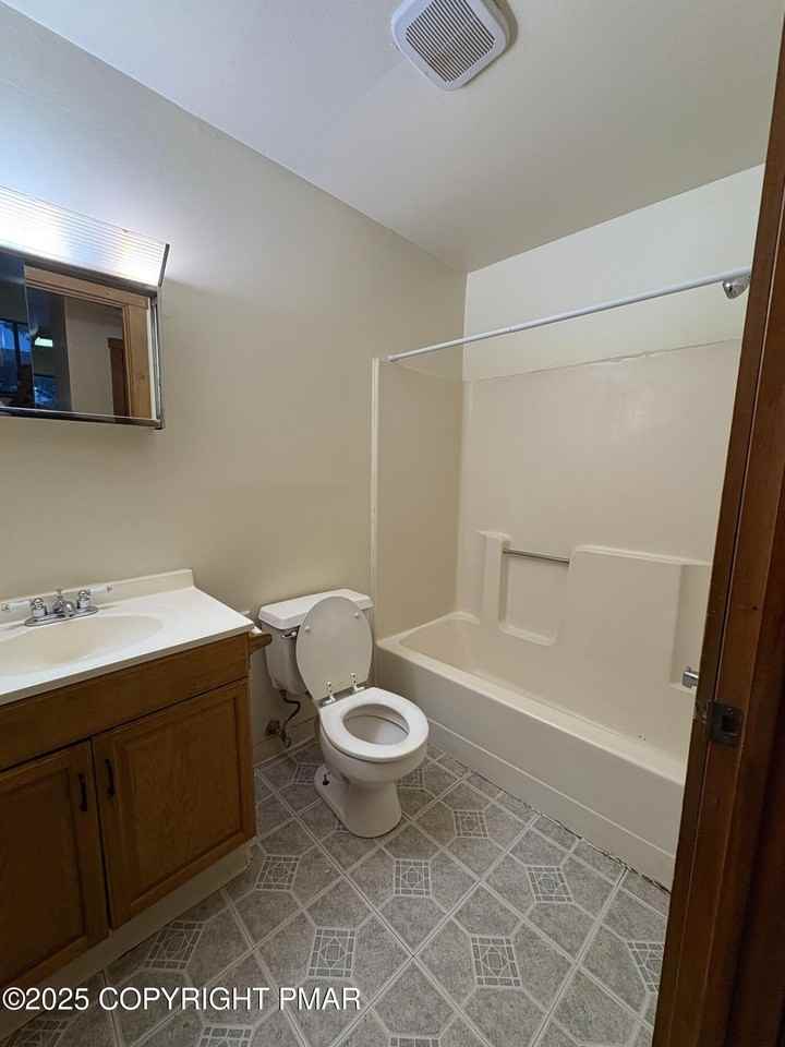 415 King St Apt 7 #7 - Photo 6 of 6