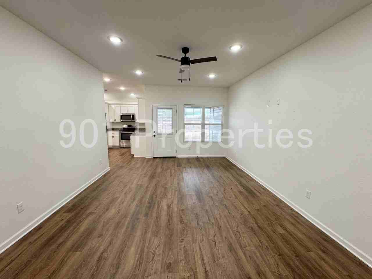 565 Fernwood Dr #1 - Photo 3 of 23