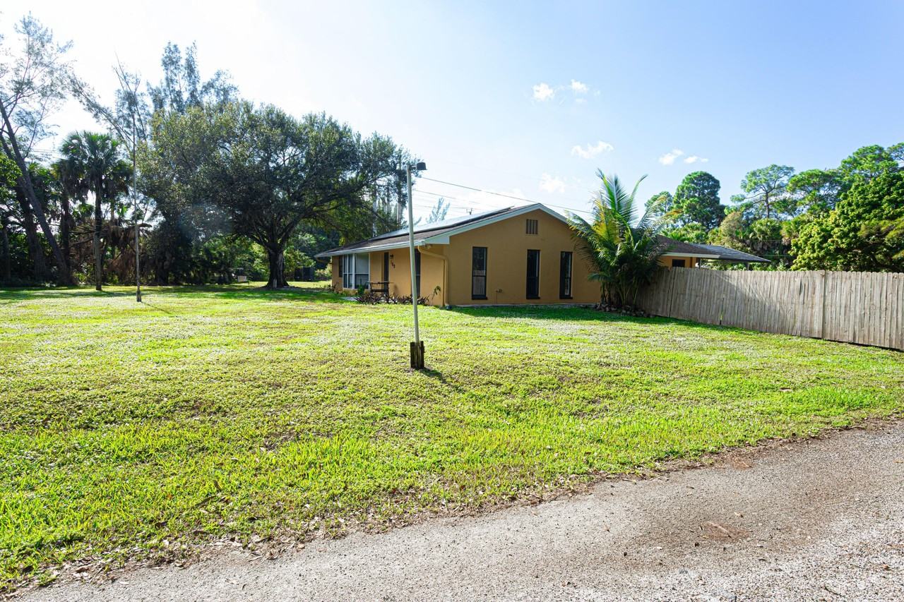 169 Armadillo Way - Photo 3 of 44