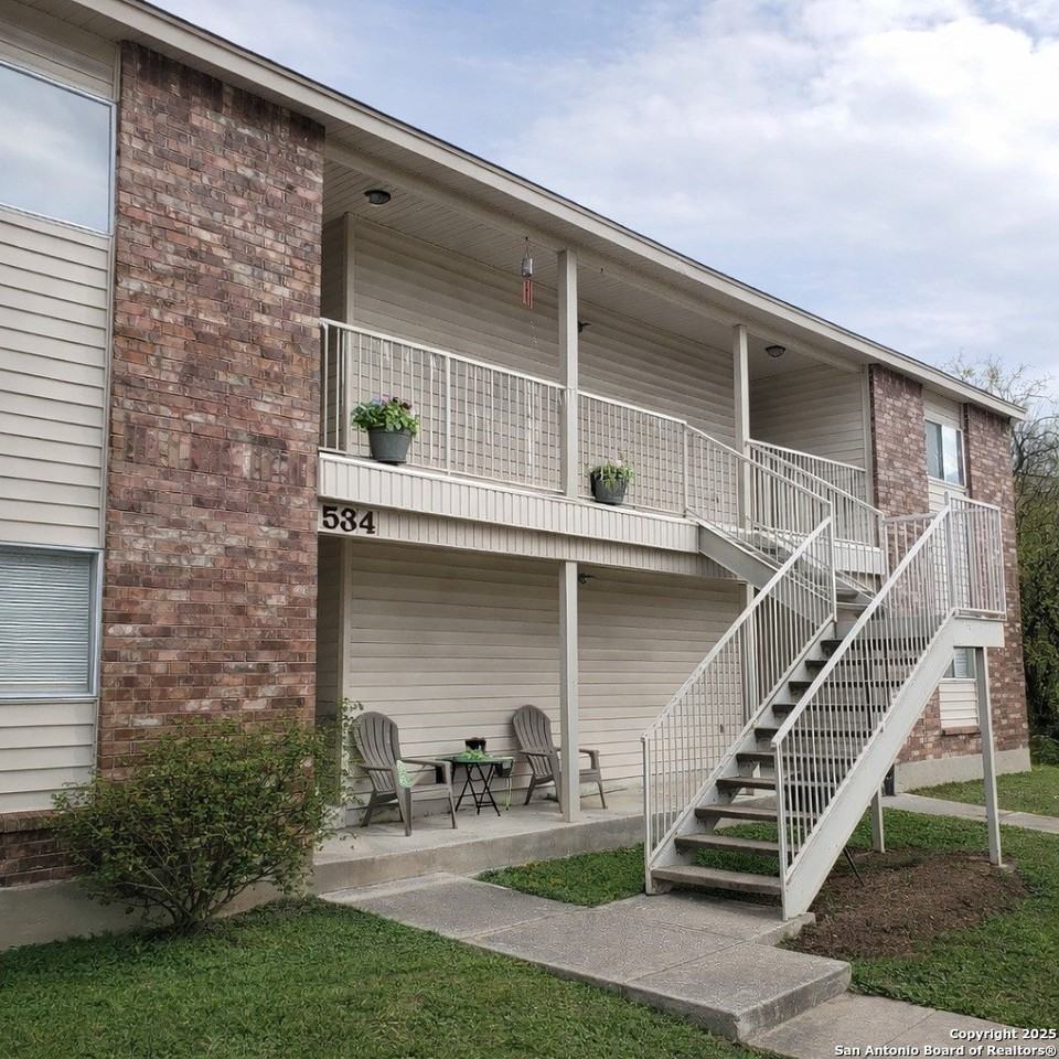 534 Dukeway Apt B #B - Photo 2 of 11