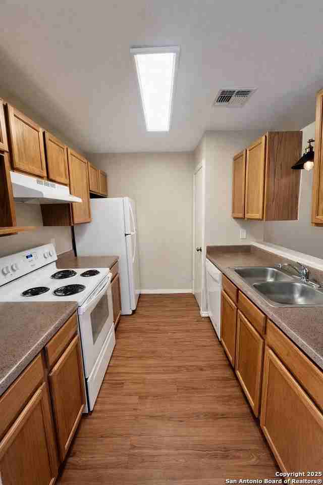 534 Dukeway Apt B #B - Photo 4 of 11