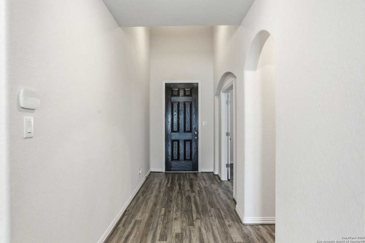 204 Tiltwood Ct - Photo 5 of 40