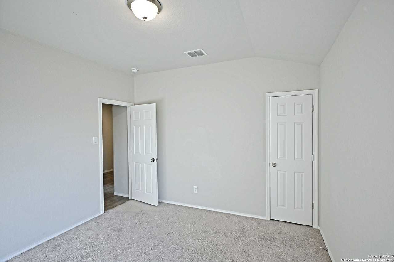 1409 Coffee Tree Dr - Photo 7 of 26