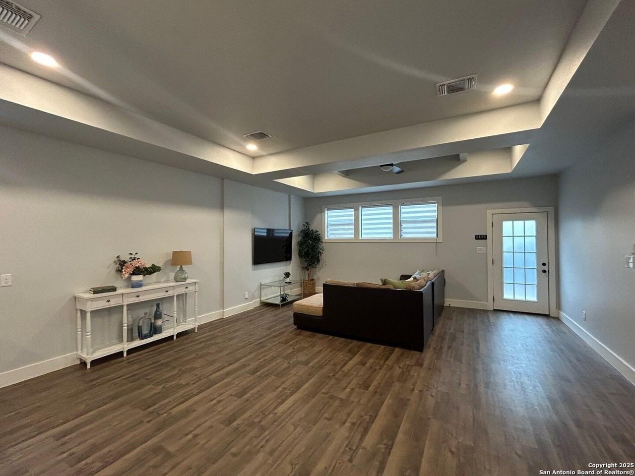 123 Fairview Ave Apt 3 #3 - Photo 3 of 27