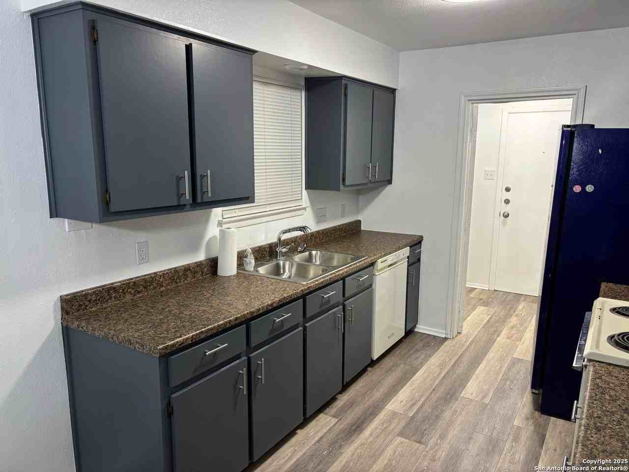 4163 Freestone St - Photo 7 of 20