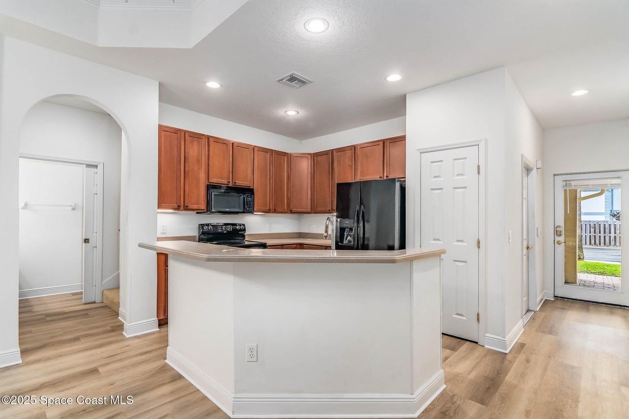 208 Tin Roof Ave - Photo 2 of 41