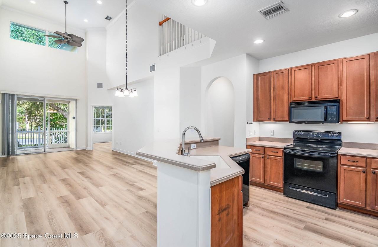 208 Tin Roof Ave - Photo 5 of 41