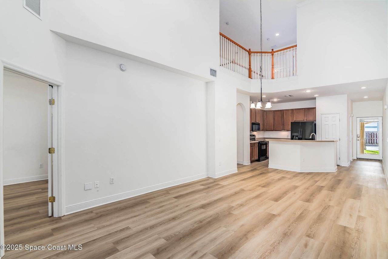 208 Tin Roof Ave - Photo 6 of 41