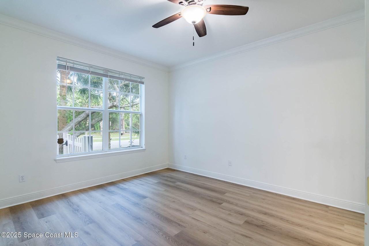 208 Tin Roof Ave - Photo 7 of 41