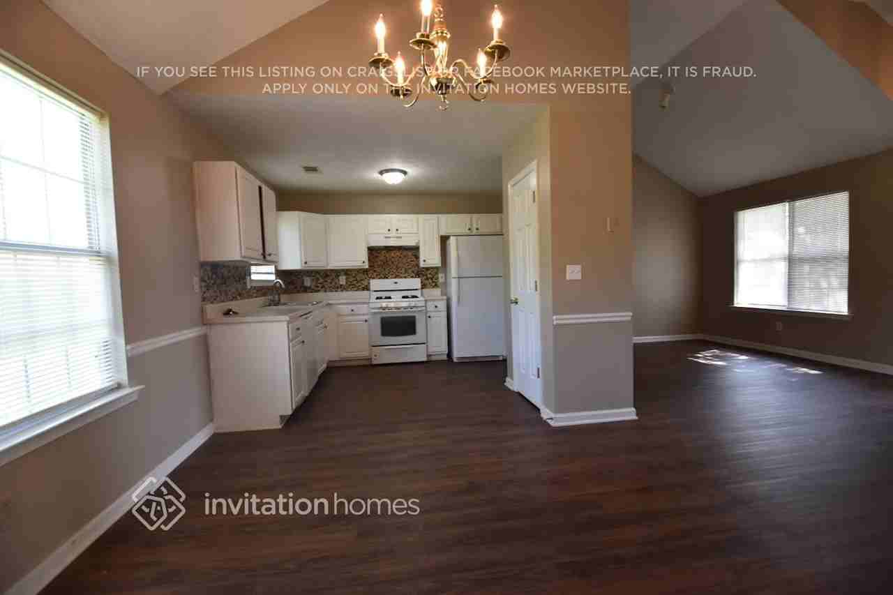 85 Hazelhurst Dr - Photo 4 of 14