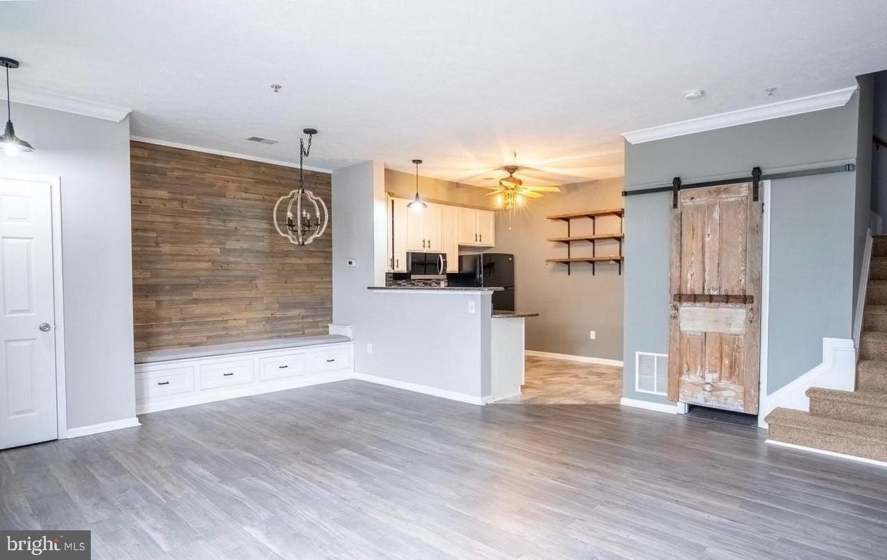 4910 Edgeware Ter - Photo 4 of 9