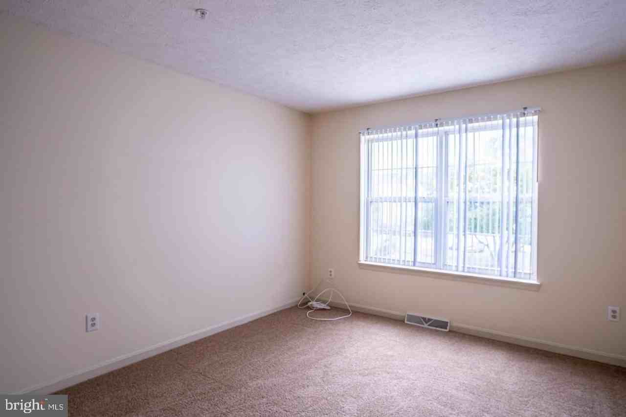 4910 Edgeware Ter - Photo 6 of 9