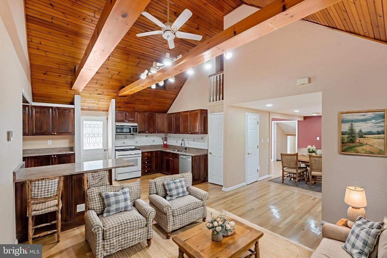 3850 RT-27 - Photo 3 of 35