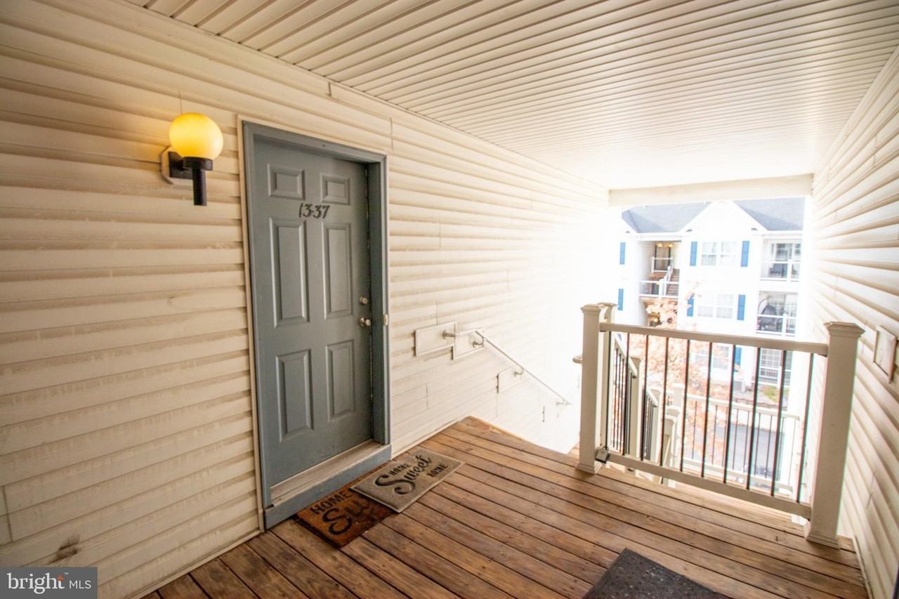 1337 Waterford Dr - Photo 3 of 44