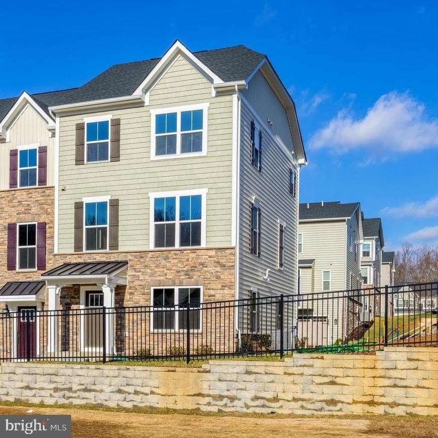 223 Avalon Dr - Photo 2 of 25