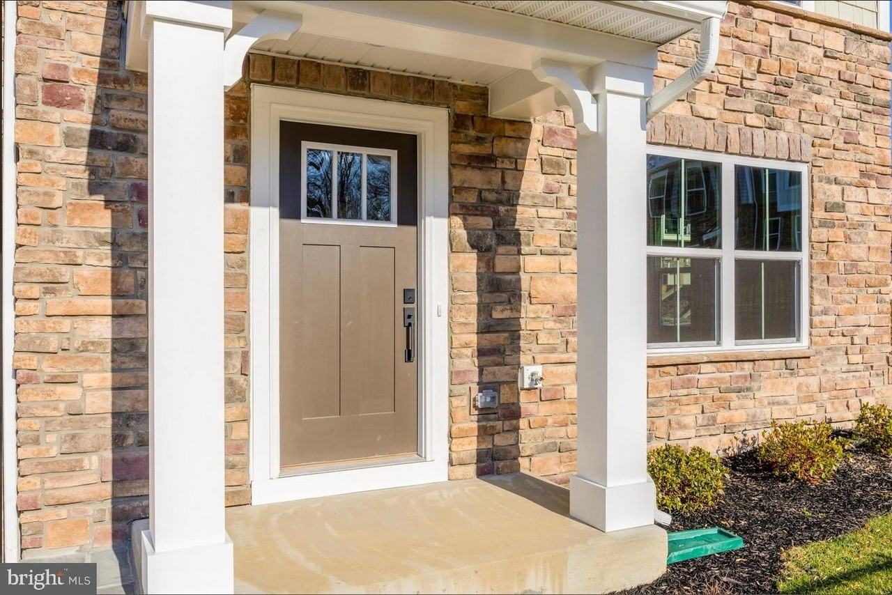 223 Avalon Dr - Photo 3 of 25