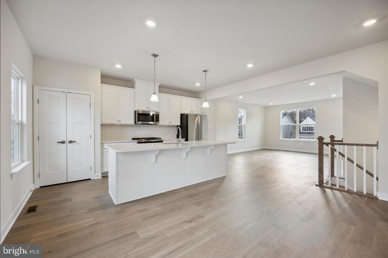 223 Avalon Dr - Photo 5 of 25