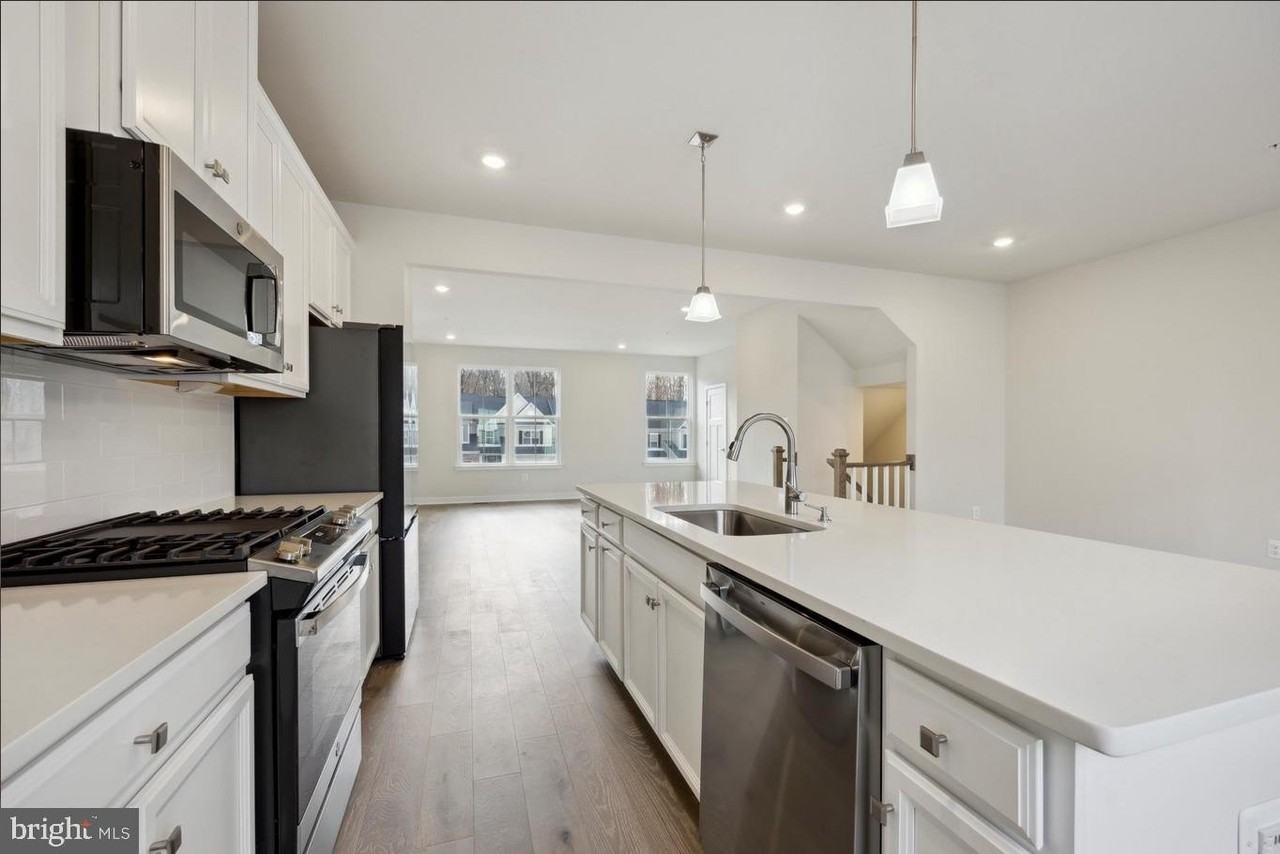 223 Avalon Dr - Photo 6 of 25