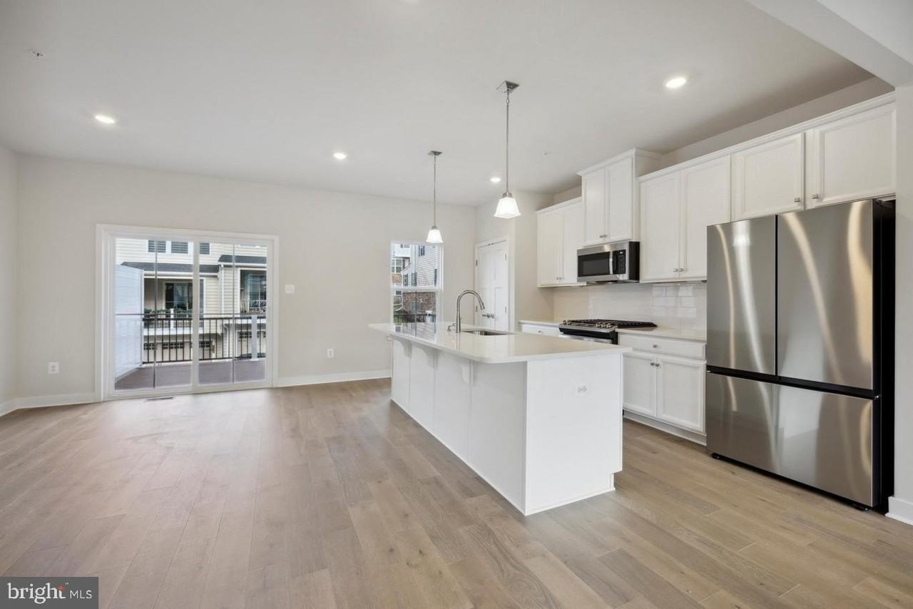 223 Avalon Dr - Photo 7 of 25