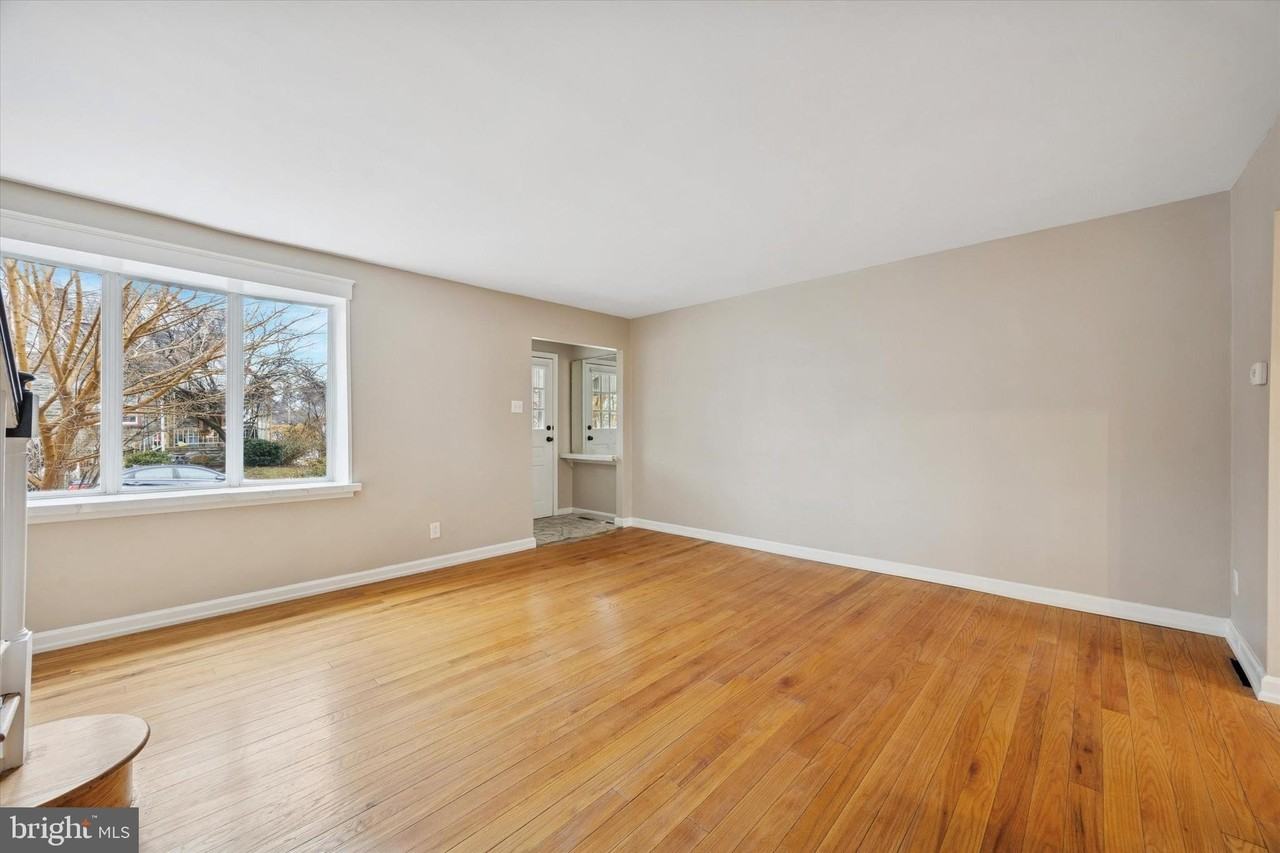 239 S Bayberry Ln - Photo 4 of 25