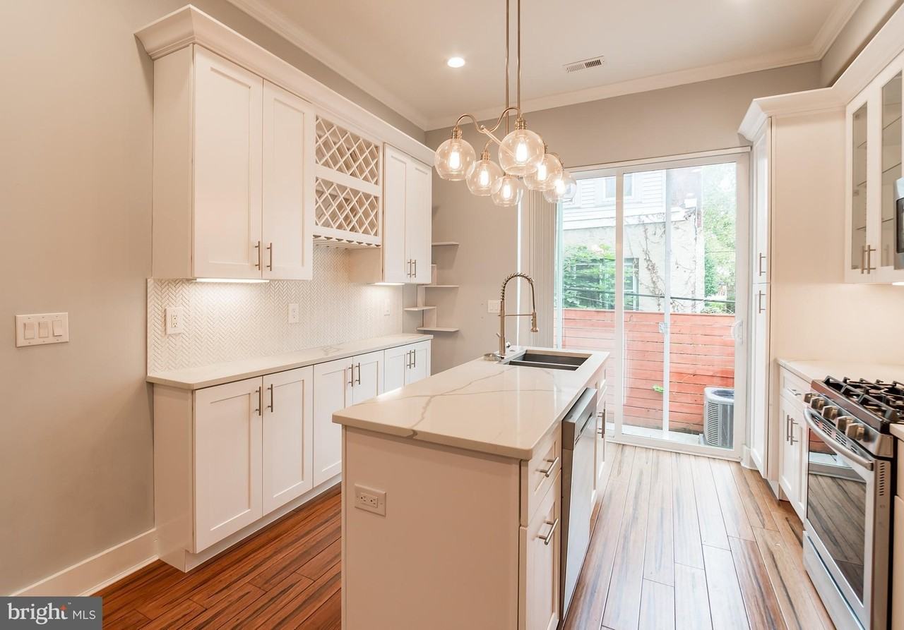 2329 Gerritt St - Photo 5 of 37