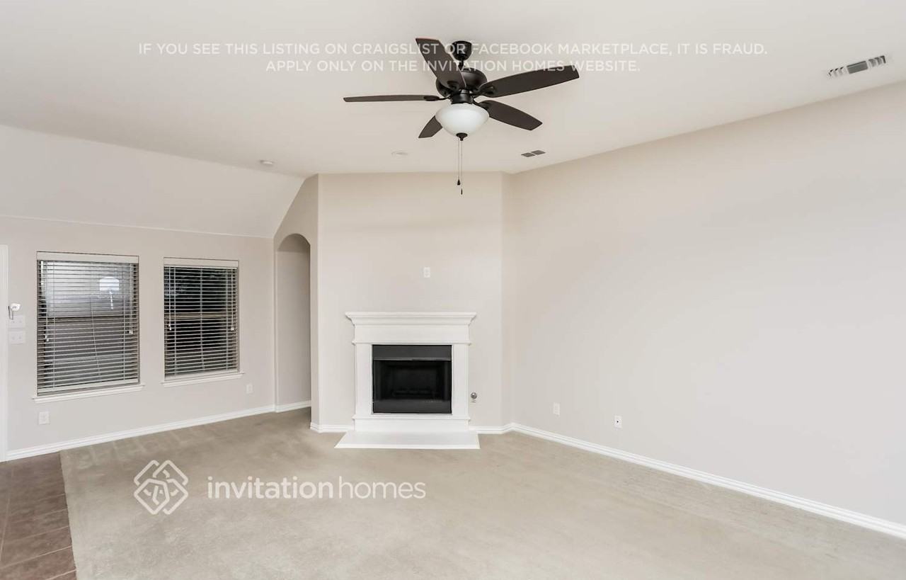 2512 Flowing Springs Dr - Photo 2 of 16