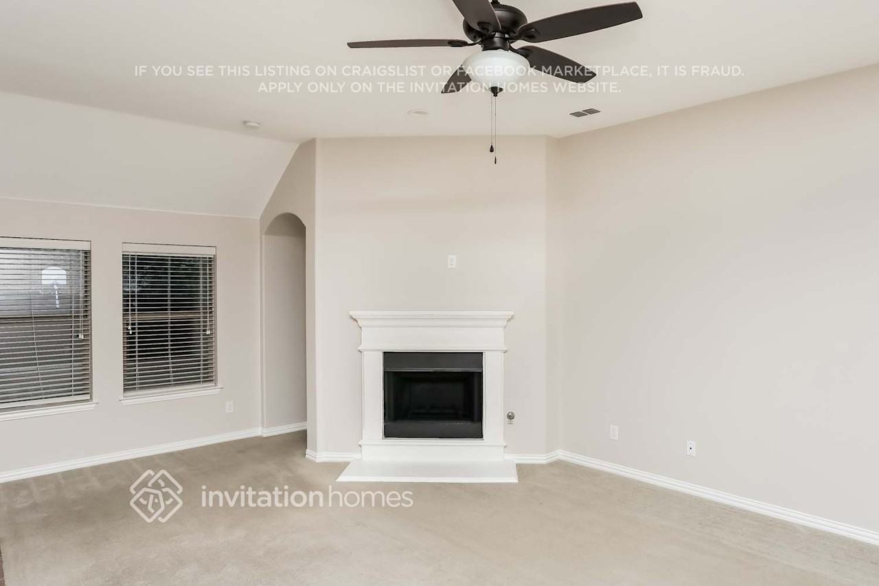 2512 Flowing Springs Dr - Photo 3 of 16