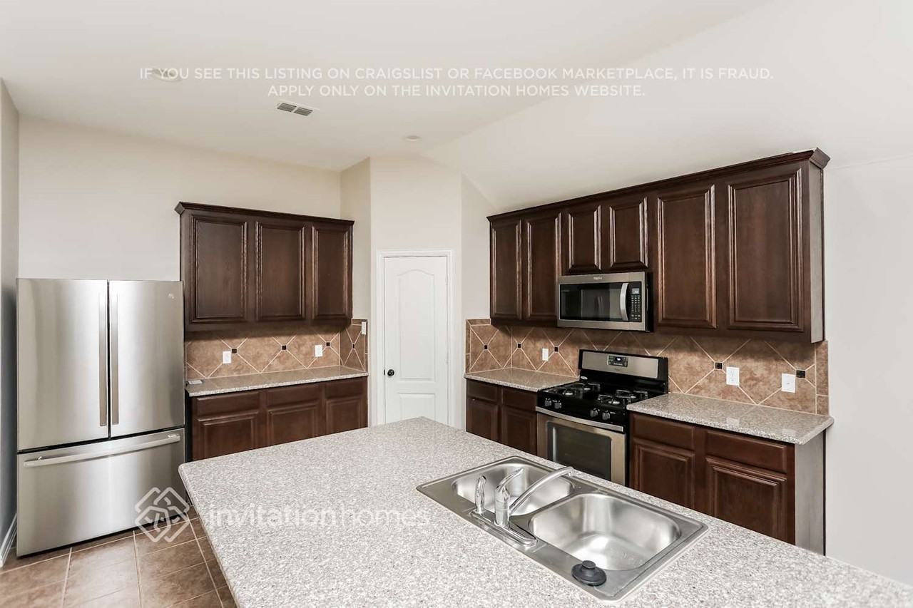 2512 Flowing Springs Dr - Photo 6 of 16