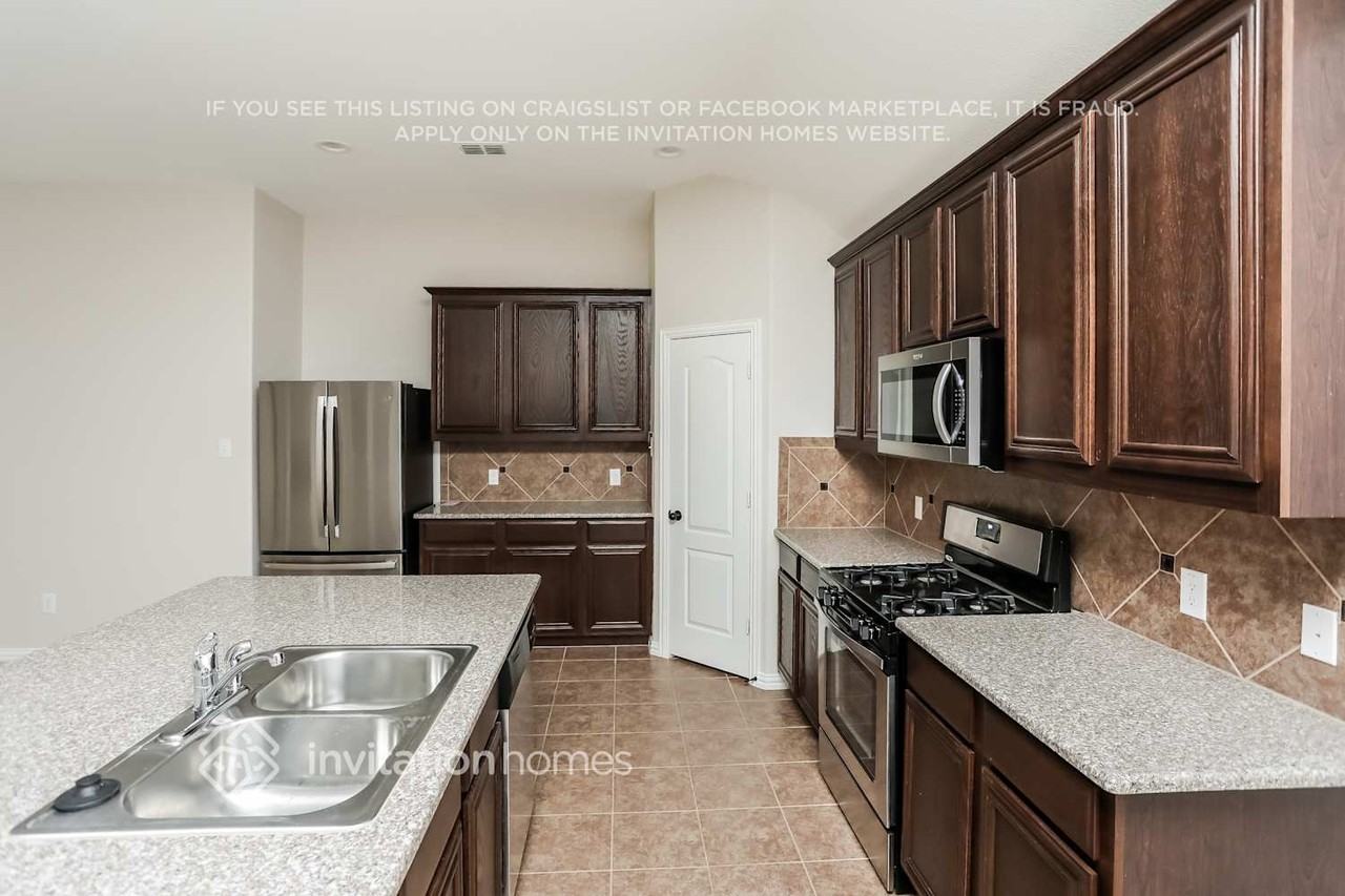 2512 Flowing Springs Dr - Photo 7 of 16