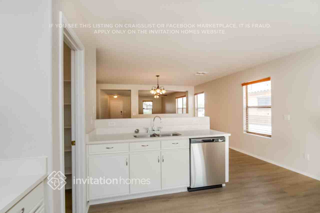 3823 S Oxley - Photo 5 of 15