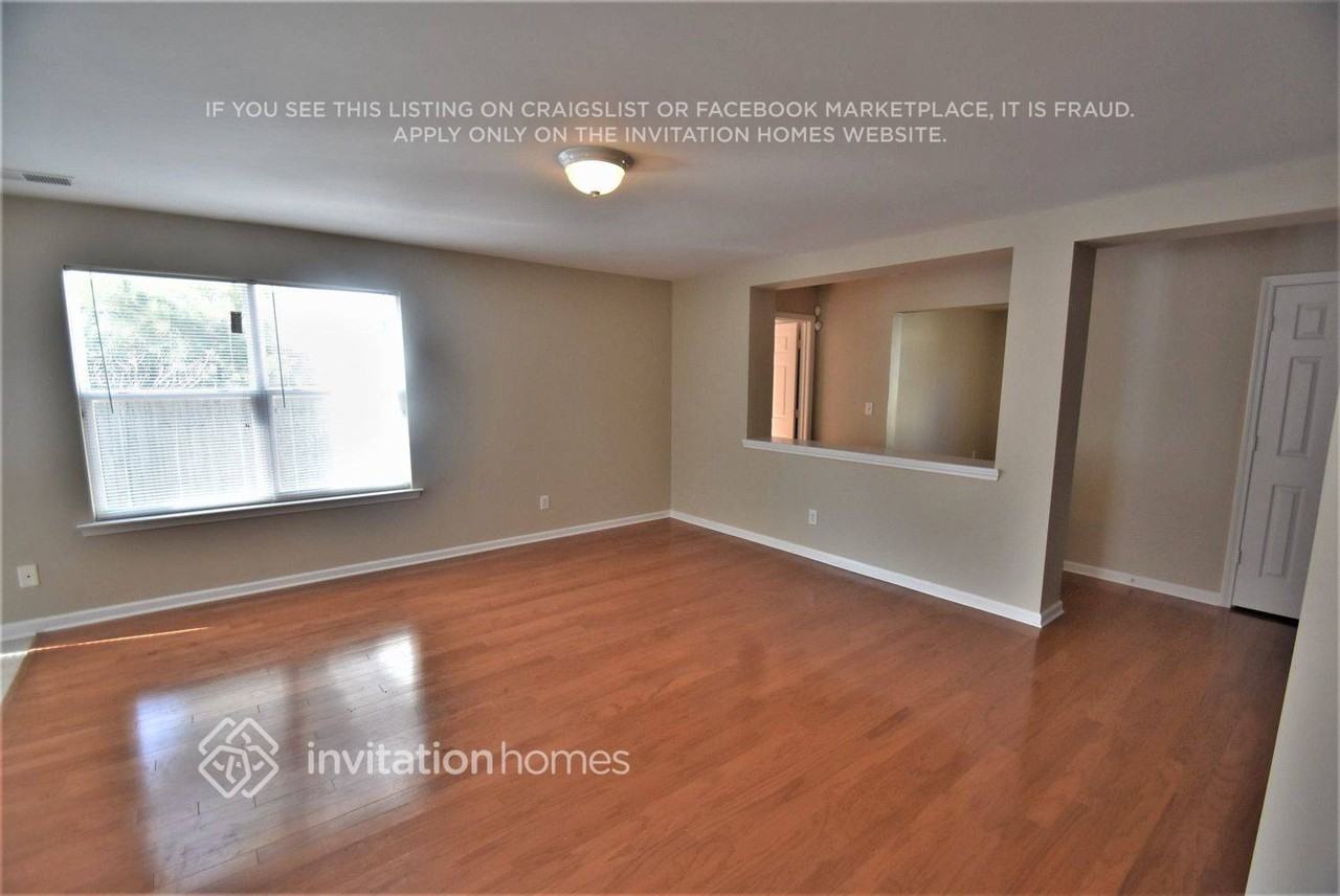 2943 Edgewater St Sw - Photo 2 of 10