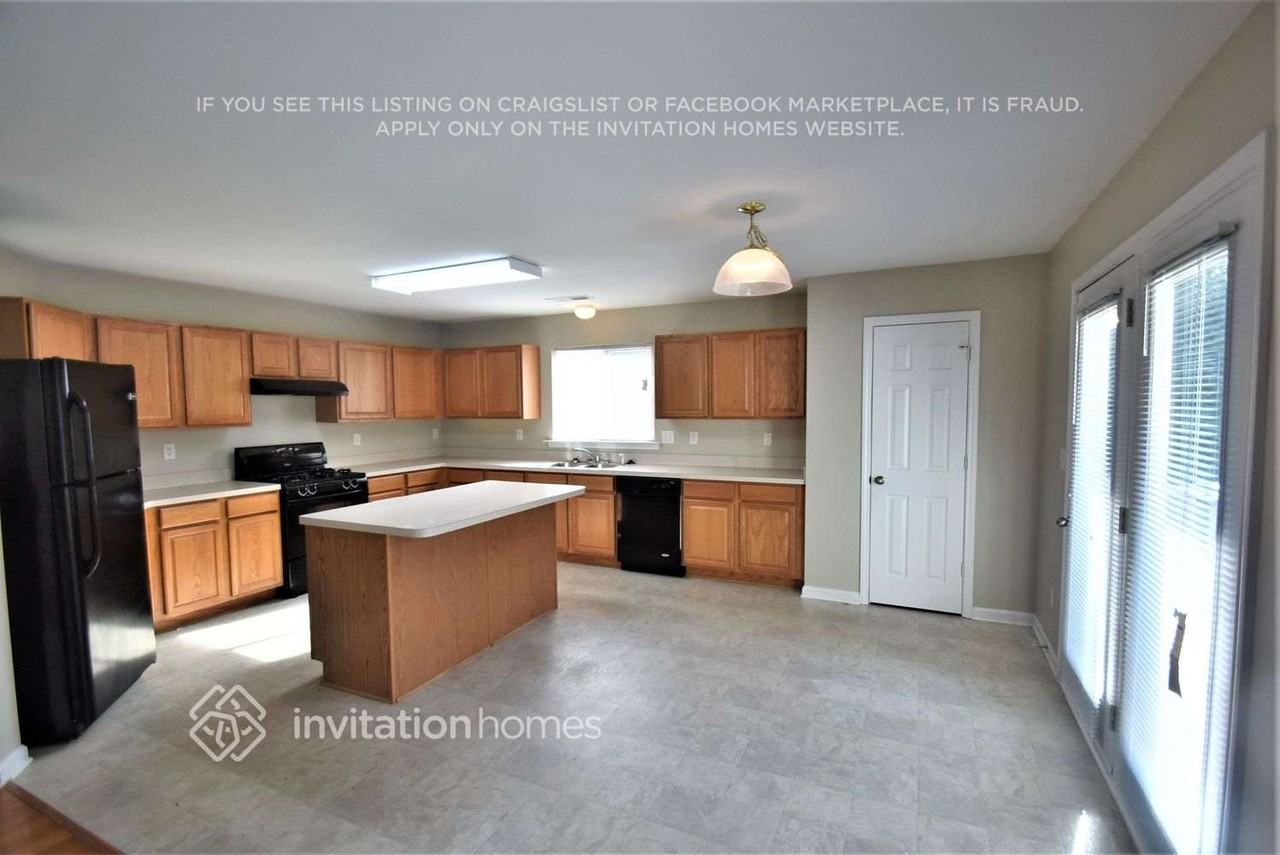 2943 Edgewater St Sw - Photo 3 of 10